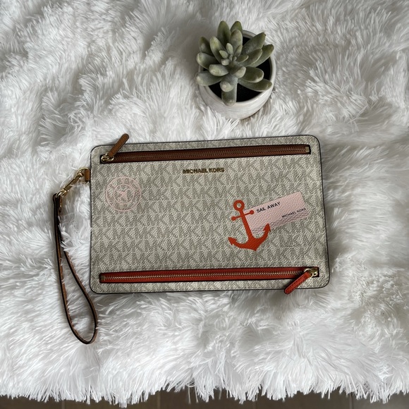 Micheal Kors Logo Travel Wristlet Large - Picture 1 of 7